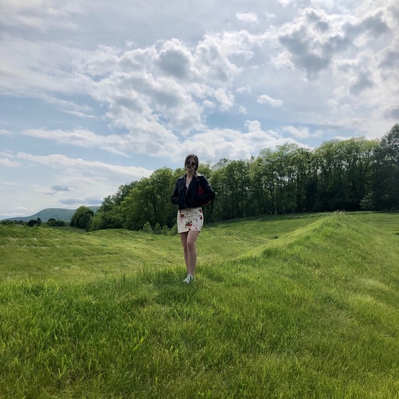 Meet your Posher, Leah - Picture 2 of 2